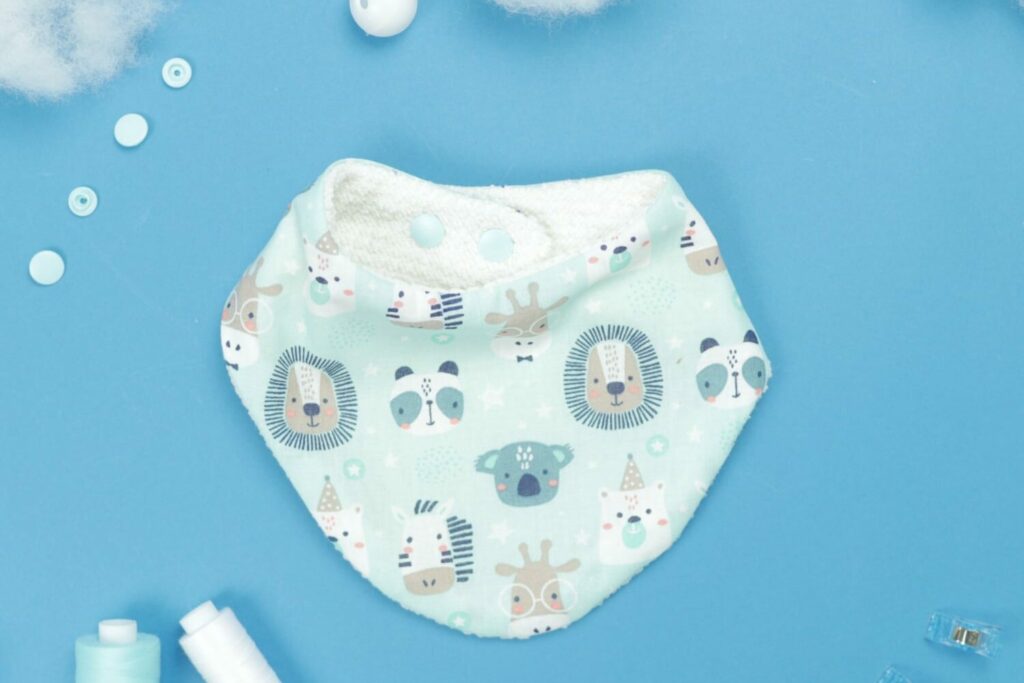 Patron gratuit : Coudre un petit bavoir facilement | Snaply Magazine