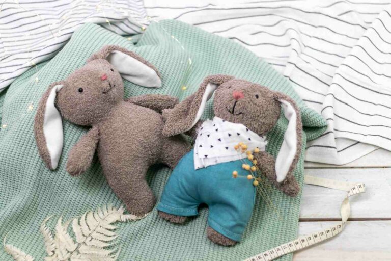 Patron gratuit : Doudou lapin en peluche - Snaply Magazine